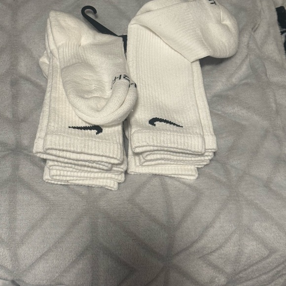 Nike Everyday Plush Cushioned Training Socks - Picture 3 of 3